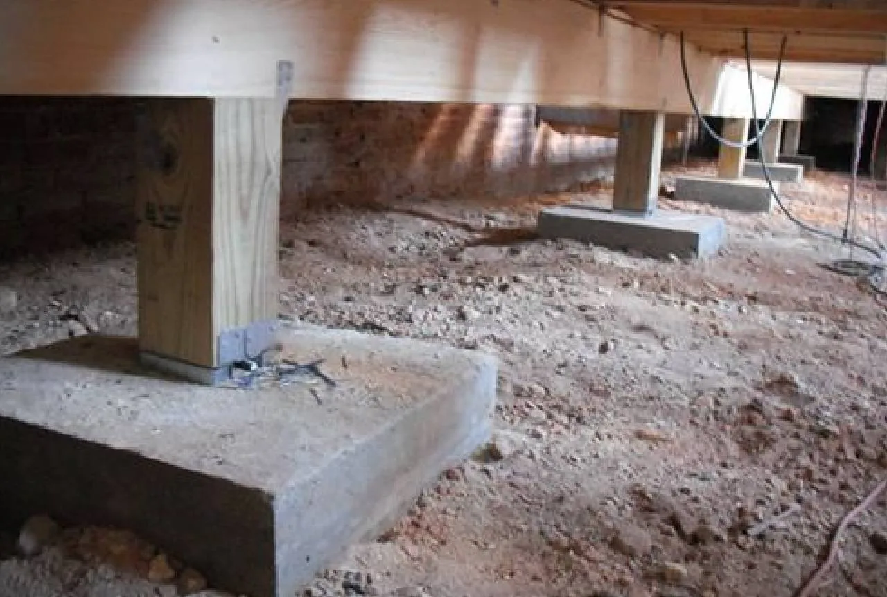 Pier and beam foundation under a Northwest Arkansas home